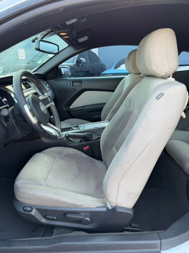 2014 Ford Mustang 2dr Coupe V6 - 23043727 - 6