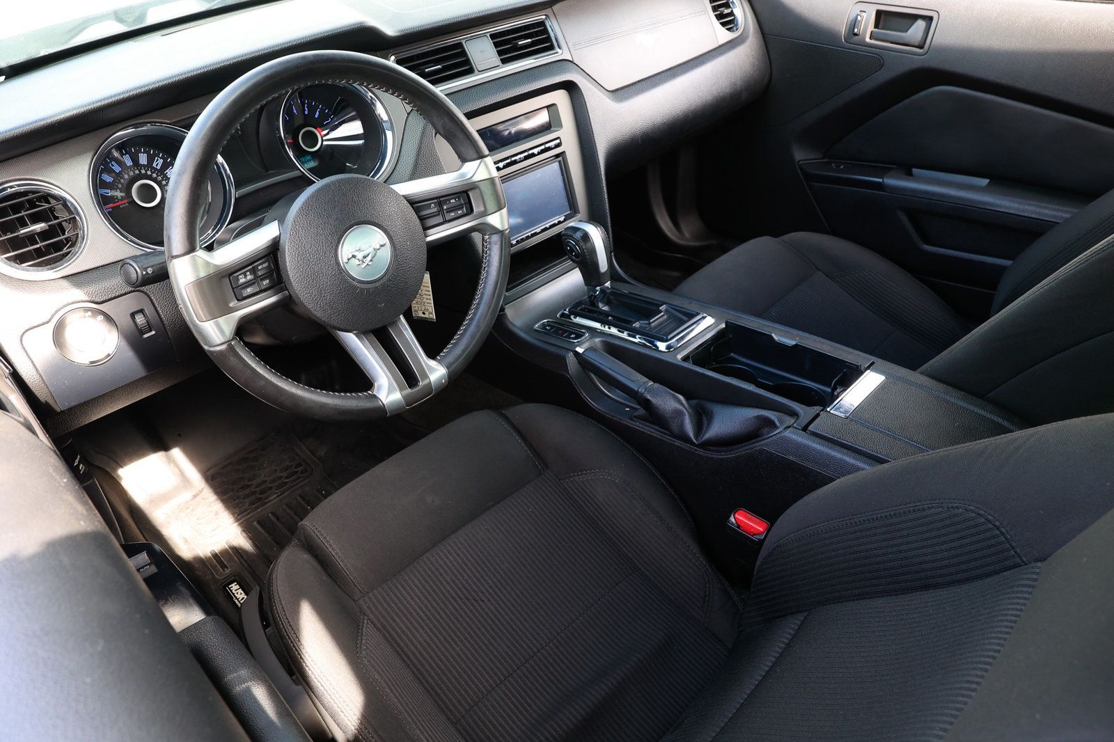 2014 Ford Mustang V6 photo 4
