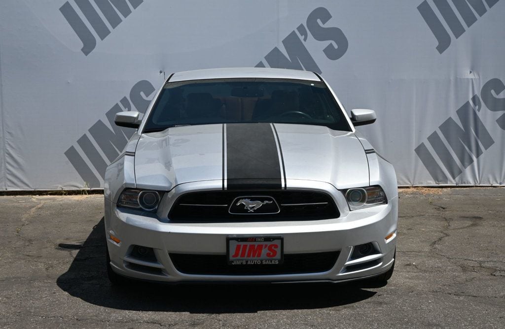 Ford Mustang photo 2