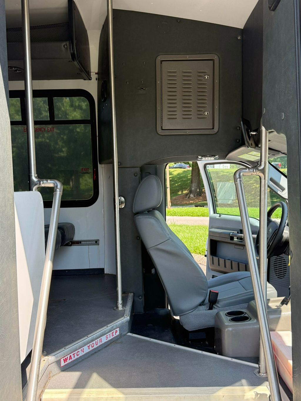 2014 Ford Super Duty F-450 DRW Cab-Chassis 4x4, 16 Passenger, Package Shelves, Carpeted Luggage Compartment - 23035823 - 20