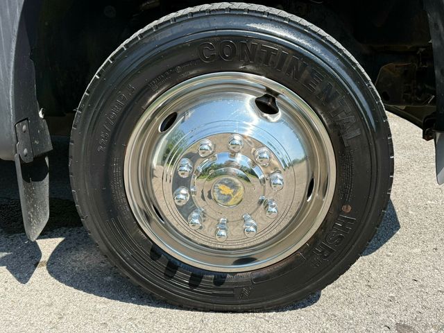 2014 Ford Super Duty F-450 DRW Cab-Chassis 4x4, 16 Passenger, Package Shelves, Carpeted Luggage Compartment - 23035823 - 31