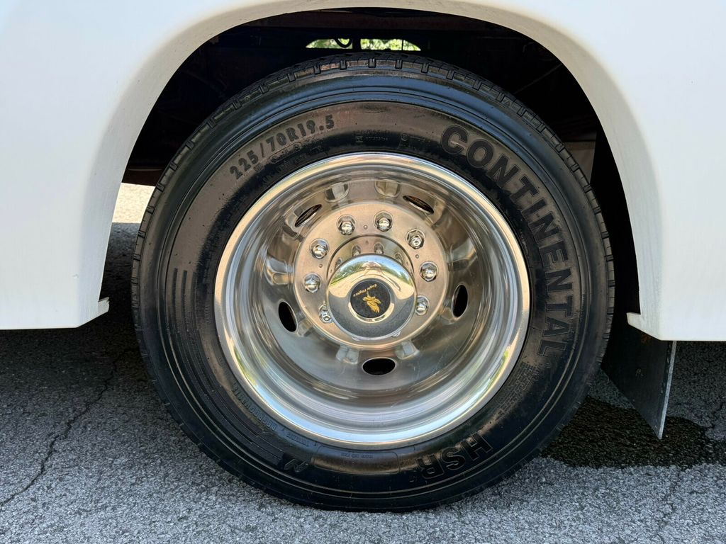 2014 Ford Super Duty F-450 DRW Cab-Chassis 4x4, 16 Passenger, Package Shelves, Carpeted Luggage Compartment - 23035823 - 33