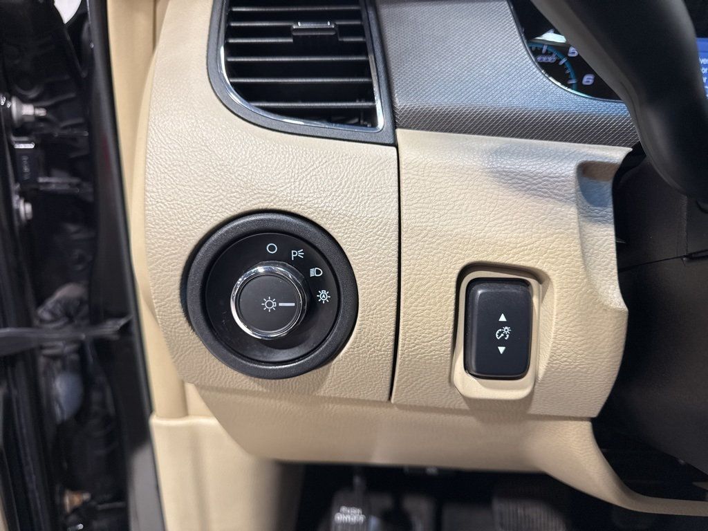 2014 Ford Taurus 4dr Sedan SE FWD - 22967678 - 12