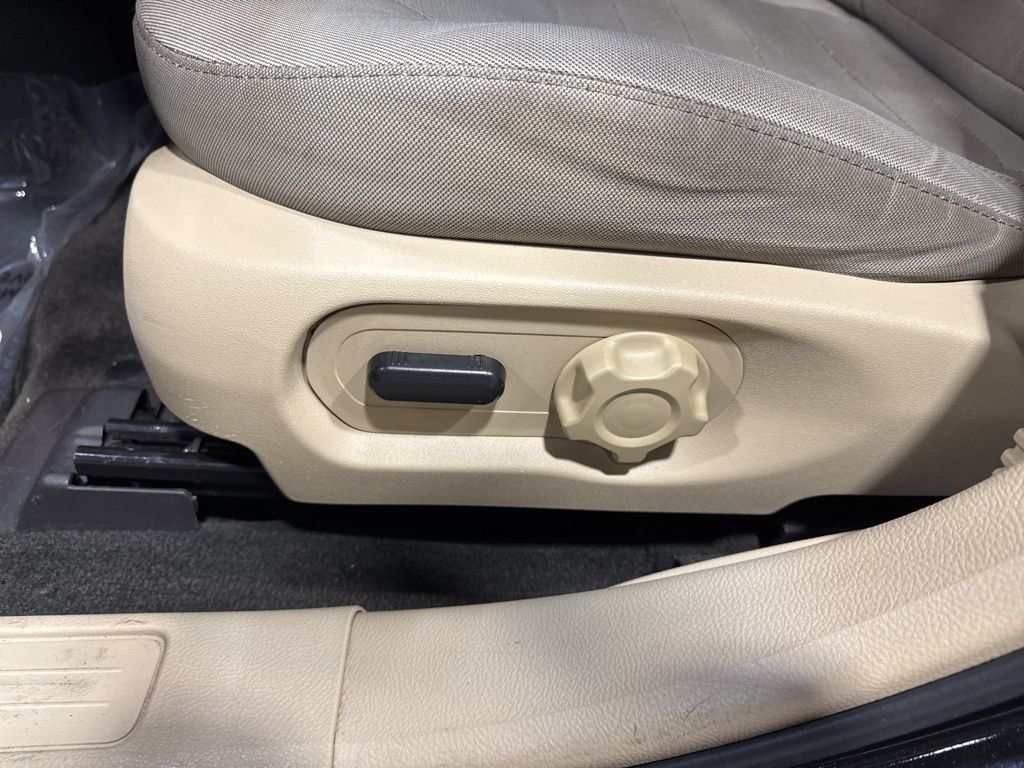 2014 Ford Taurus 4dr Sedan SE FWD - 22967678 - 23