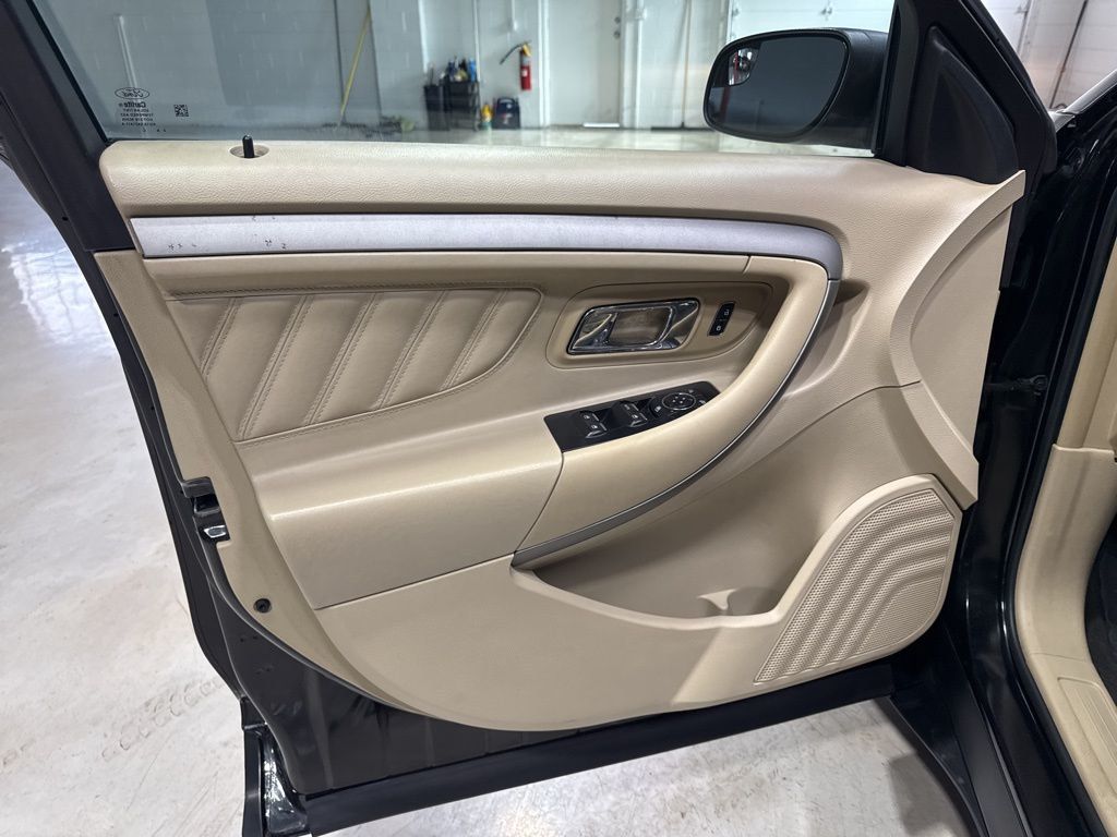 2014 Ford Taurus 4dr Sedan SE FWD - 22967678 - 25