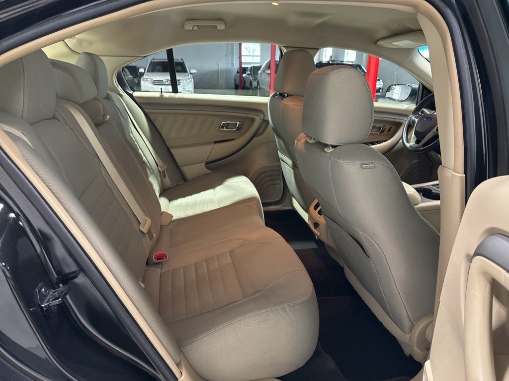 2014 Ford Taurus 4dr Sedan SE FWD - 22967678 - 32