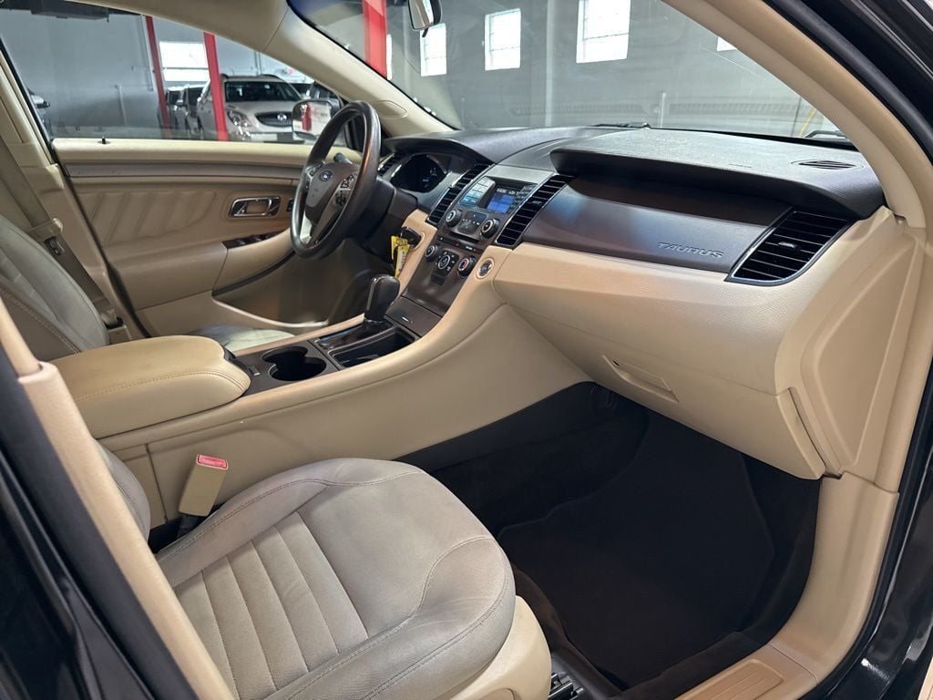 2014 Ford Taurus 4dr Sedan SE FWD - 22967678 - 35