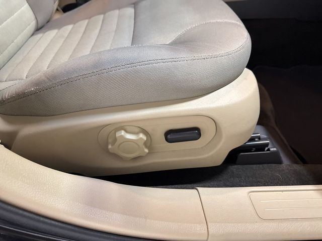 2014 Ford Taurus 4dr Sedan SE FWD - 22967678 - 37