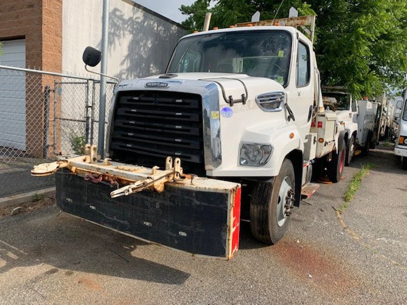 2014 Freightliner 108SD TOW TRUCK/WRECKER MECHANIC SPECIAL LOW MILES - 20086136 - 1