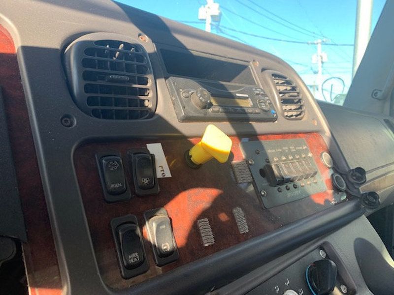 2014 Freightliner 108SD TOW TRUCK/WRECKER MECHANIC SPECIAL LOW MILES - 20086136 - 31