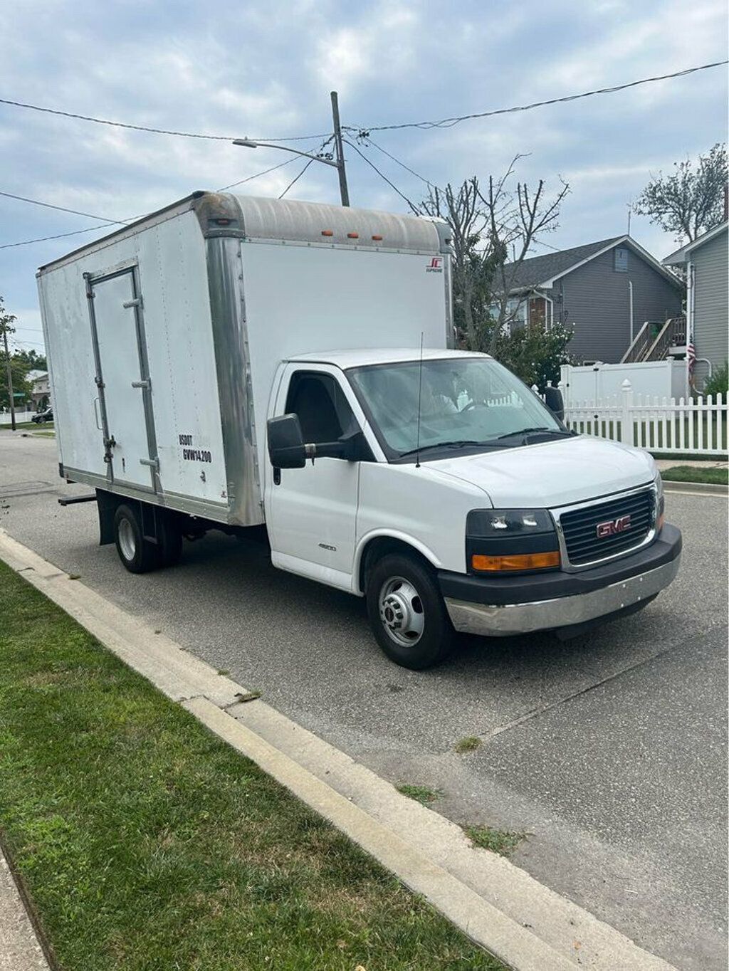 2014 GMC G4500 16 FOOT BOX TRUCK SIDE DOOR ENTRY PULL OUT RAMP READY FOR WORK - 22541500 - 24