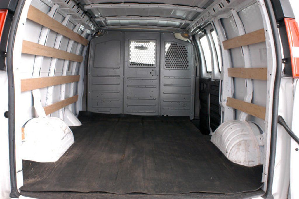 2014 GMC Savana Cargo Van RWD 2500 135" - 14930463 - 12