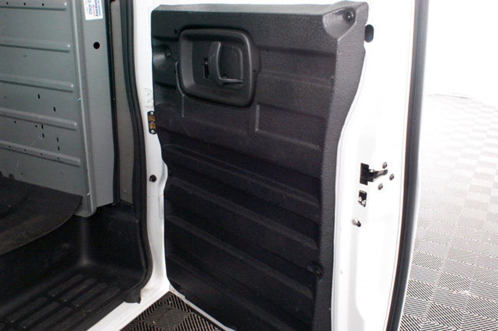 2014 GMC Savana Cargo Van RWD 2500 135" - 14930463 - 14