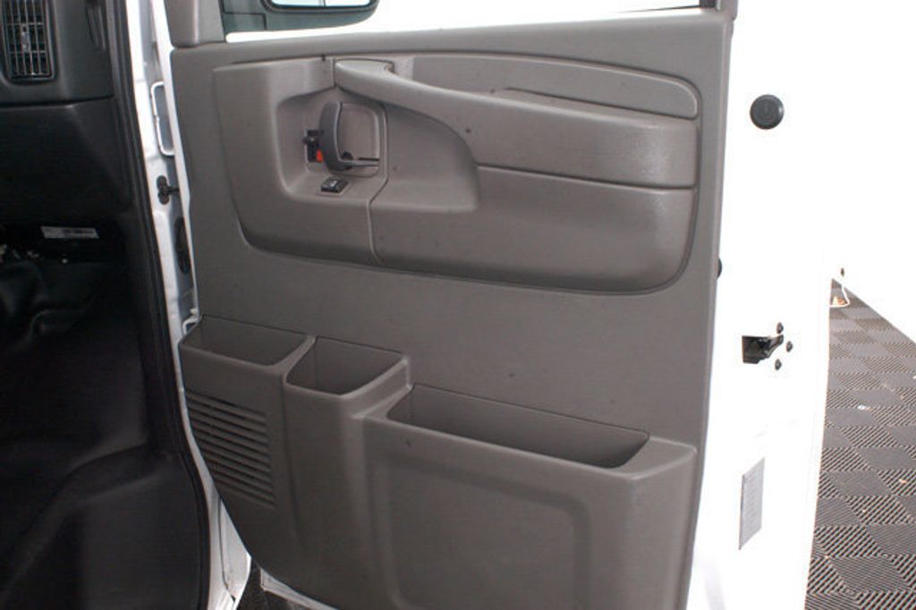 2014 GMC Savana Cargo Van RWD 2500 135" - 14930463 - 16