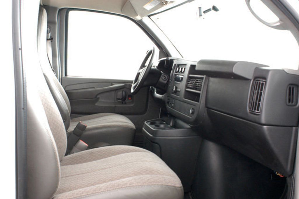 2014 GMC Savana Cargo Van RWD 2500 135" - 14930463 - 17