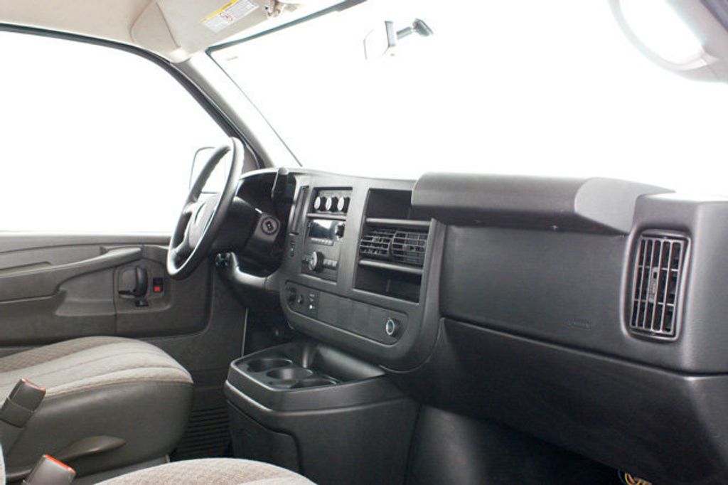 2014 GMC Savana Cargo Van RWD 2500 135" - 14930463 - 18