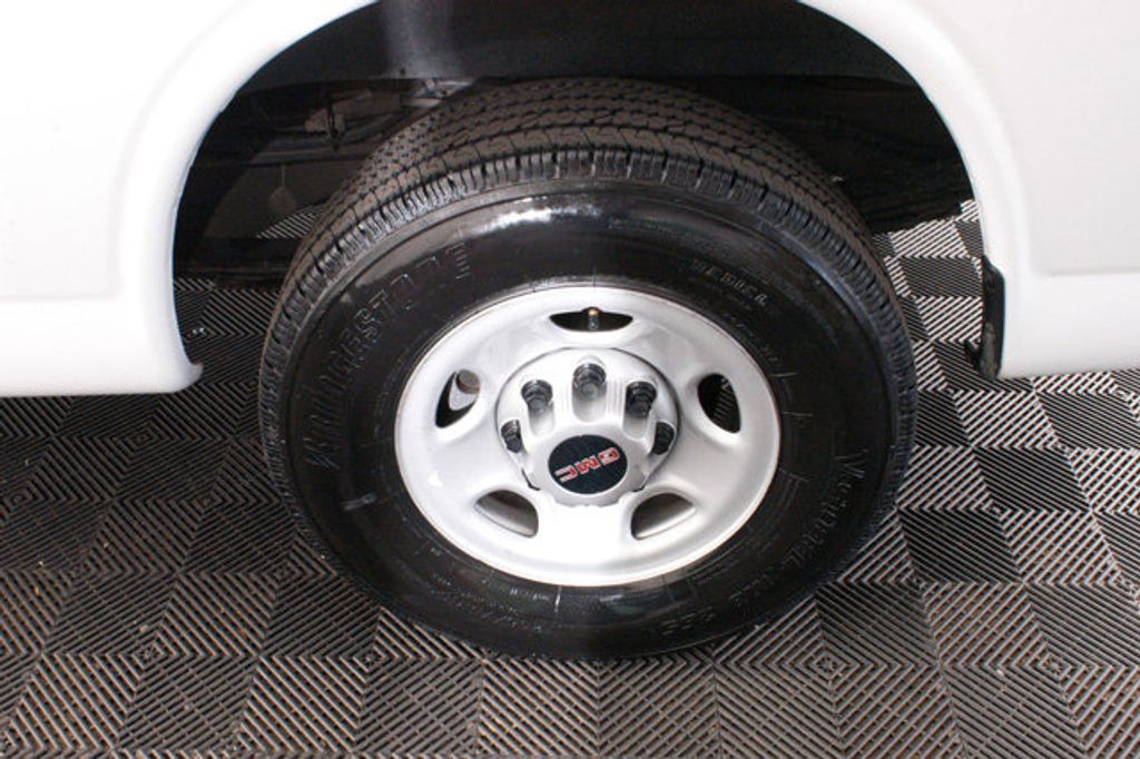 2014 GMC Savana Cargo Van RWD 2500 135" - 14930463 - 23