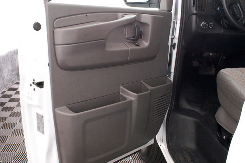 2014 GMC Savana Cargo Van RWD 2500 135" - 14930463 - 7