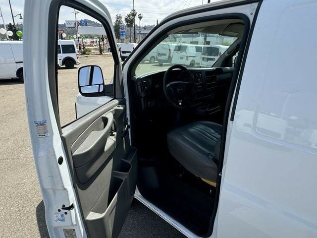 2014 GMC Savana Cargo Van RWD 2500 155" - 22443728 - 33