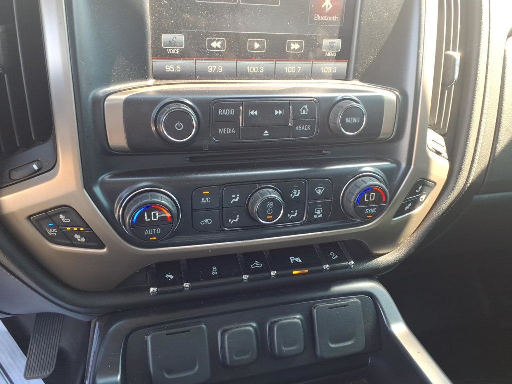 GMC Sierra photo 11