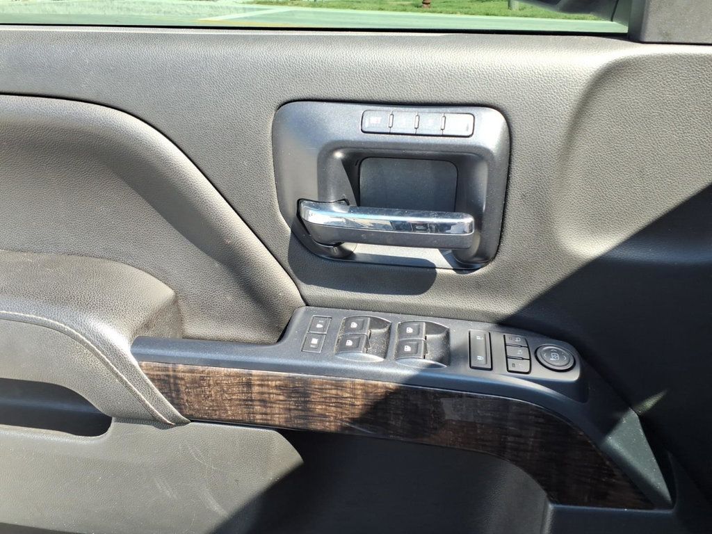 GMC Sierra photo 13