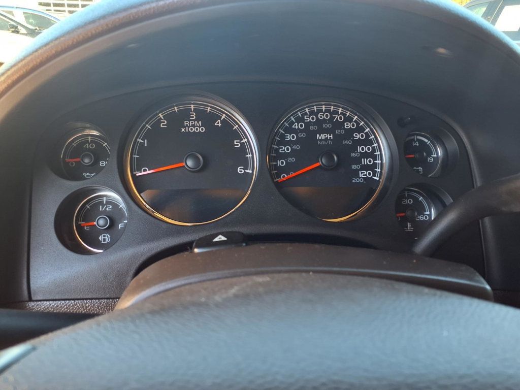 GMC Yukon XL photo 11