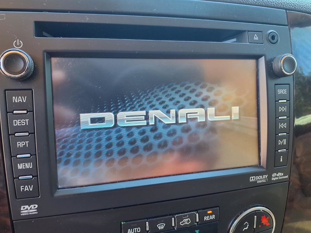 GMC Yukon XL photo 15