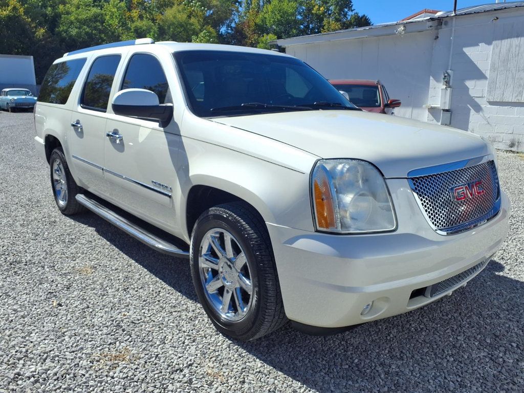 GMC Yukon XL photo 2