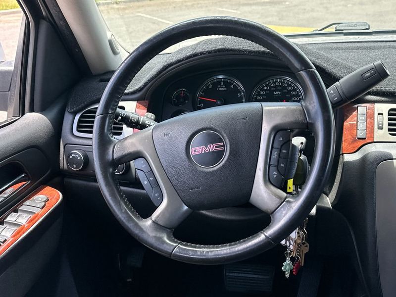 2014 GMC Yukon XL 4WD 4dr SLE - 23048370 - 16