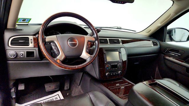 2014 GMC Yukon XL AWD 4dr Denali w/ Sunroof, Nav & Rear DVD Entertainment - 23087149 - 12
