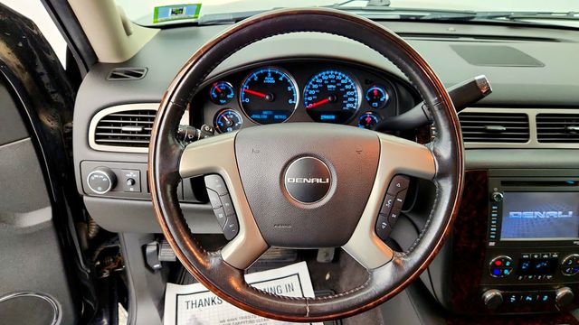 2014 GMC Yukon XL AWD 4dr Denali w/ Sunroof, Nav & Rear DVD Entertainment - 23087149 - 13