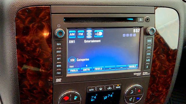 2014 GMC Yukon XL AWD 4dr Denali w/ Sunroof, Nav & Rear DVD Entertainment - 23087149 - 18