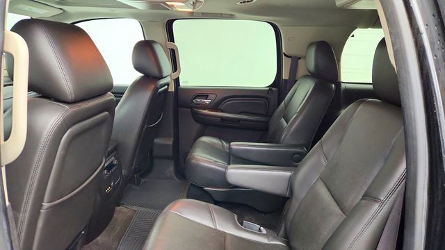 2014 GMC Yukon XL AWD 4dr Denali w/ Sunroof, Nav & Rear DVD Entertainment - 23087149 - 20