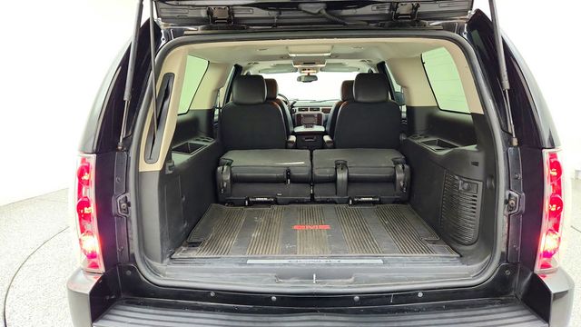 2014 GMC Yukon XL AWD 4dr Denali w/ Sunroof, Nav & Rear DVD Entertainment - 23087149 - 21