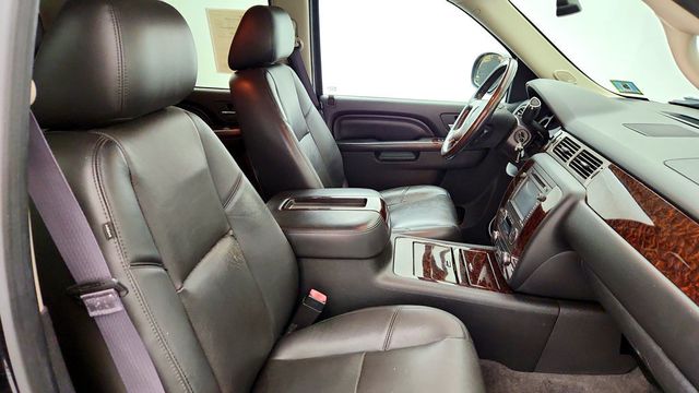 2014 GMC Yukon XL AWD 4dr Denali w/ Sunroof, Nav & Rear DVD Entertainment - 23087149 - 24