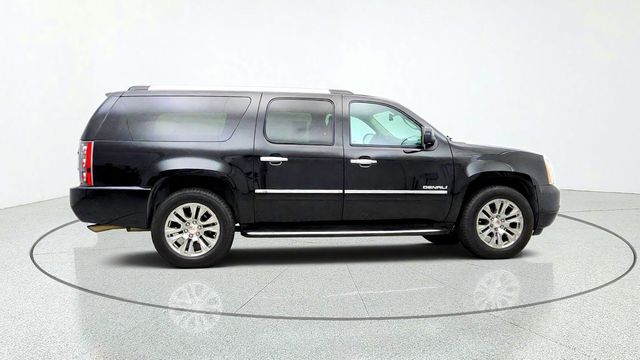 2014 GMC Yukon XL AWD 4dr Denali w/ Sunroof, Nav & Rear DVD Entertainment - 23087149 - 3