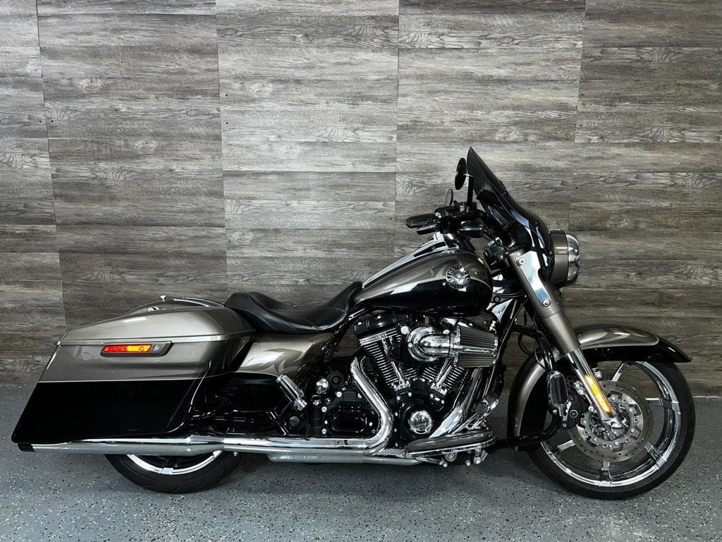 2014 Harley-Davidson FLHRSE CVO Road King LOW MILES! - 22574654 - 1