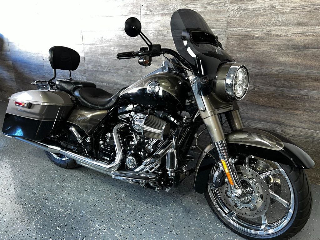 2014 Harley-Davidson FLHRSE CVO Road King LOW MILES! - 22574654 - 2