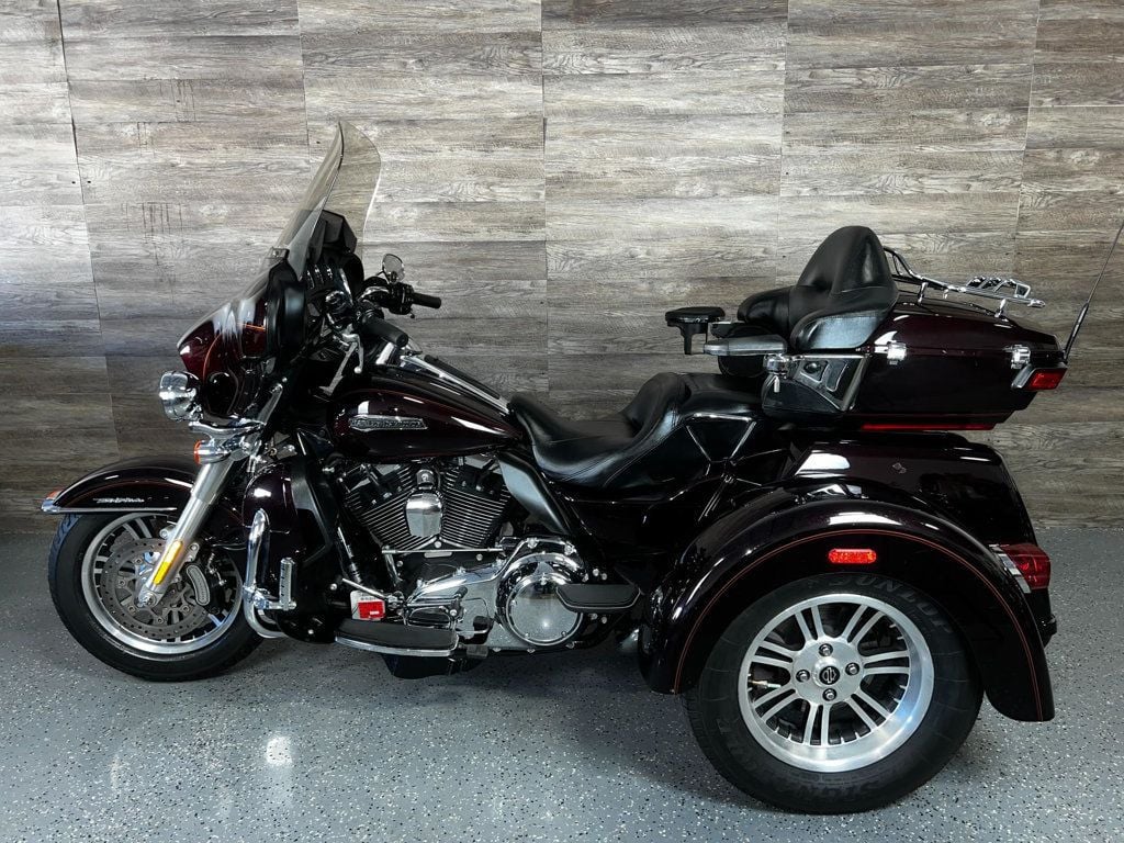 2014 Harley-Davidson FLHTCUTG Triglide Ultra Classic LOW MILES! - 22668435 - 10