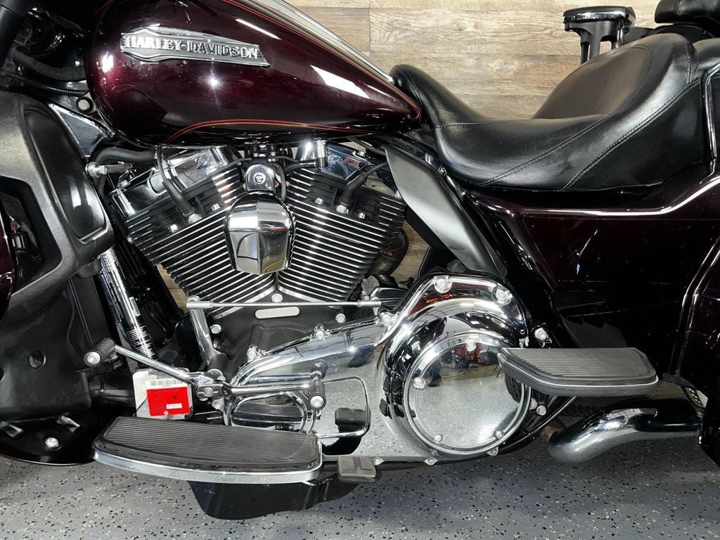 2014 Harley-Davidson FLHTCUTG Triglide Ultra Classic LOW MILES! - 22668435 - 11