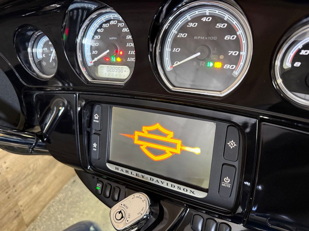 2014 Harley-Davidson FLHTK Electra Glide Ultra Limited One Owner! - 23047631 - 9