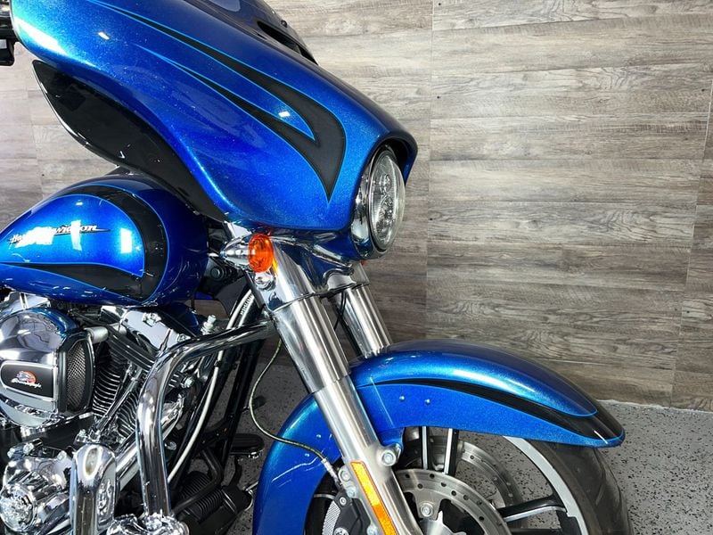 2014 Harley-Davidson FLHX Street Glide SUPER CLEAN! - 21985305 - 9