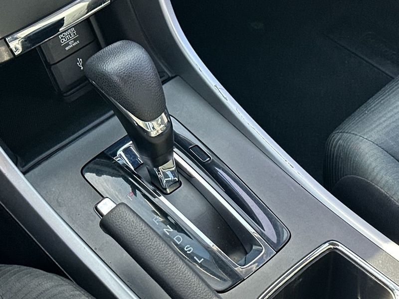 2014 Honda Accord Sedan 4dr I4 CVT LX - 22963850 - 17