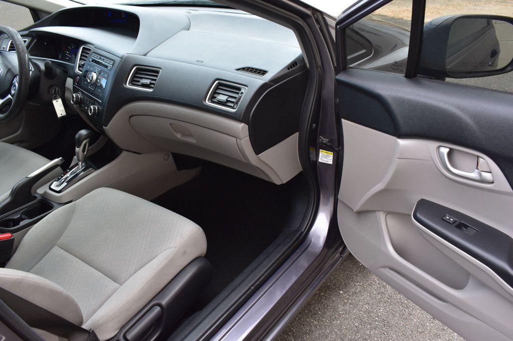 2014 Honda Civic Sedan 4dr CVT LX - 22415257 - 17