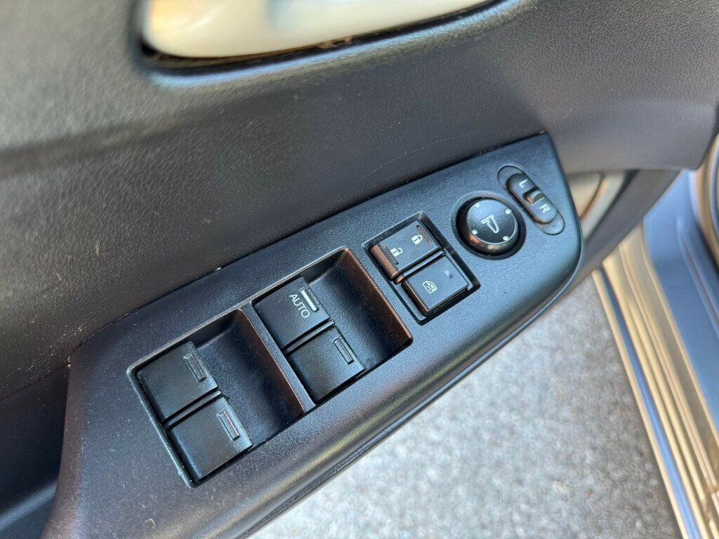 2014 Honda Civic Sedan 4dr CVT LX - 22940143 - 11