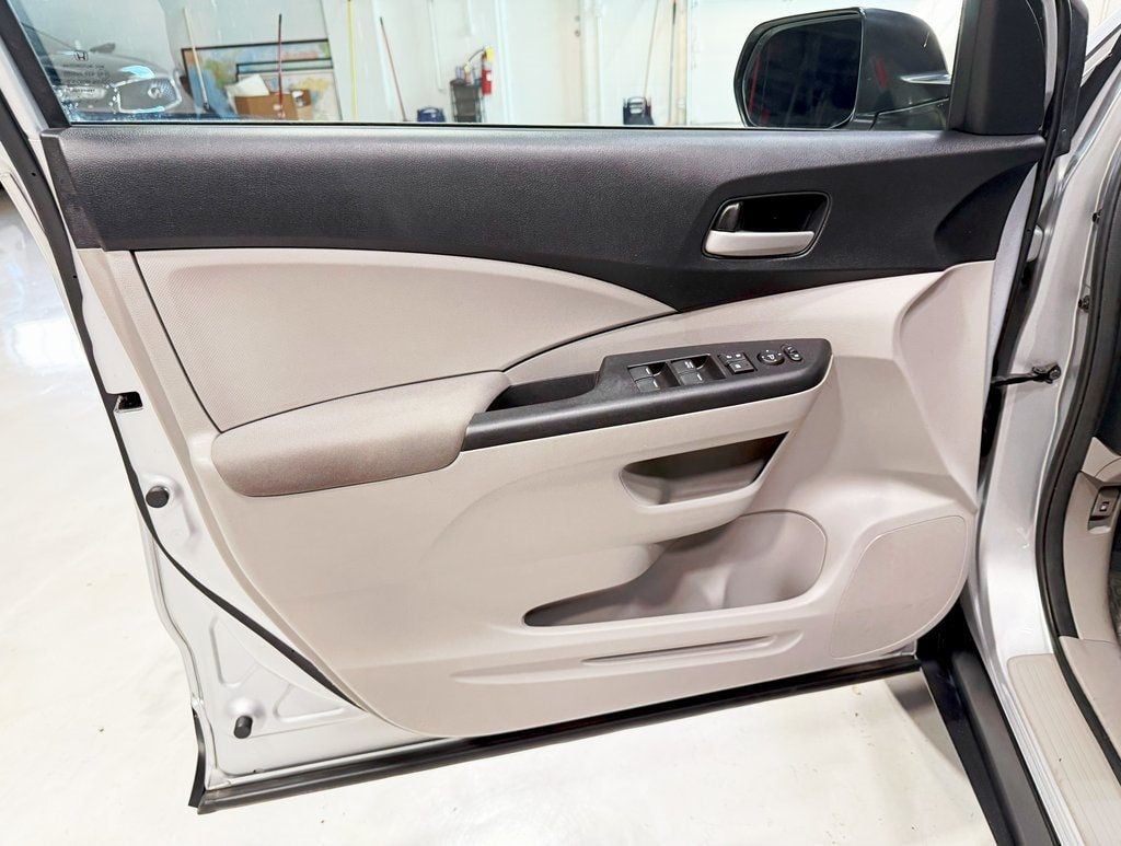2014 Honda CR-V LX photo 22