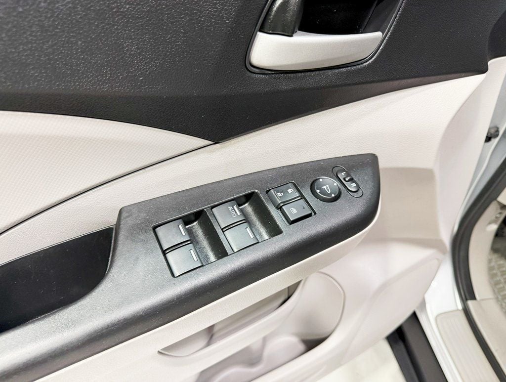 2014 Honda CR-V LX photo 23