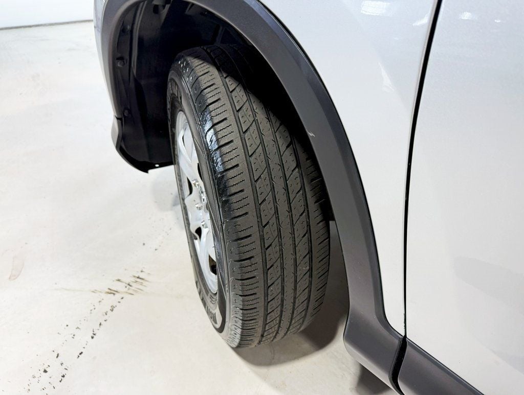 2014 Honda CR-V LX photo 3