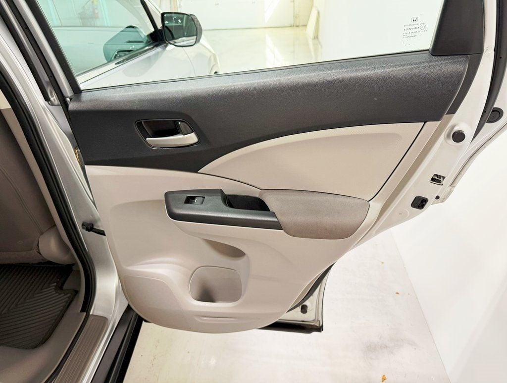 2014 Honda CR-V LX photo 29