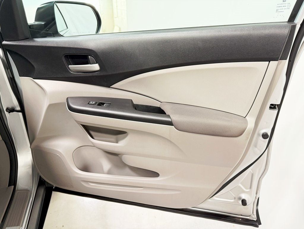 2014 Honda CR-V LX photo 31